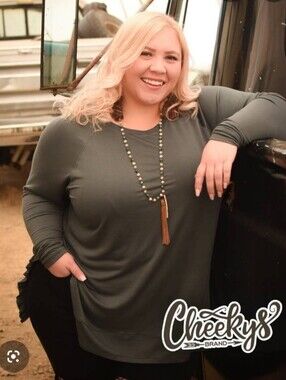 Cheekys Boutique Ruffle My Feathers long sleeve tunic side slit top size medium